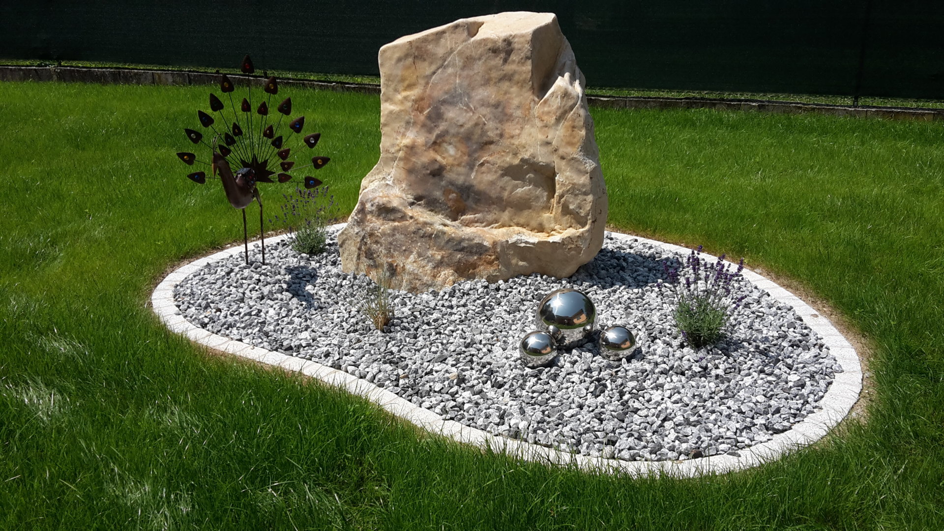 Gartengestaltung Rindenmulch Steinen